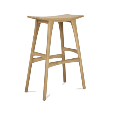 Ethnicraft Oslo Barhocker mit hellem Holzgestell und gepolsterter Sitzfläche im skandinavischen Design.