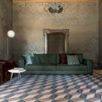 Modernes goldenes Terminal Sofa von Flexteam mit elegantem Design für stilvolle Wohnräume.