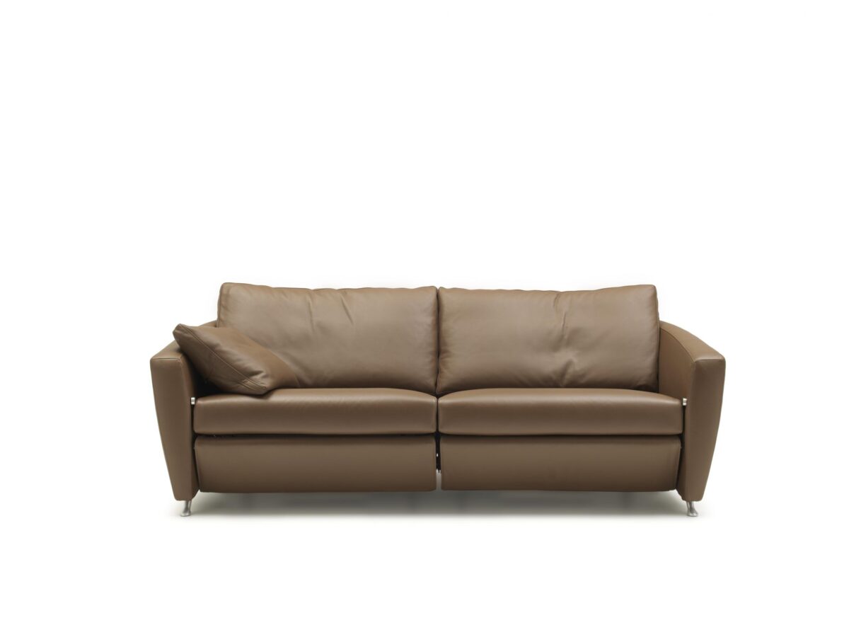 Elegantes FSM Sesam 13 Sofa in modernem Design mit erstklassiger Qualität und Verarbeitung.