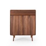 Gazzda Fawn Kommode mit drei Schubladen aus hellem Eichenholz im skandinavischen Design.