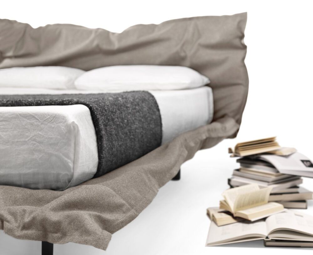 Mogg Big Hug Polsterbett mit weicher Polsterung für erholsamen und komfortablen Schlaf.