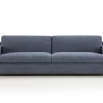 Georg im schwarzen Anzug, professionelles Business-Porträt in Schwarzweiß mit dramatischer Beleuchtung.