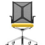 Ergonomischer Bürodrehstuhl Camiro von Girsberger mit verstellbarer Rückenlehne und Armlehnen für gesundes Sitzen.