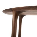 Eleganter Elle Designtisch von Goes mit modernen Linien und zeitlosem Stil.