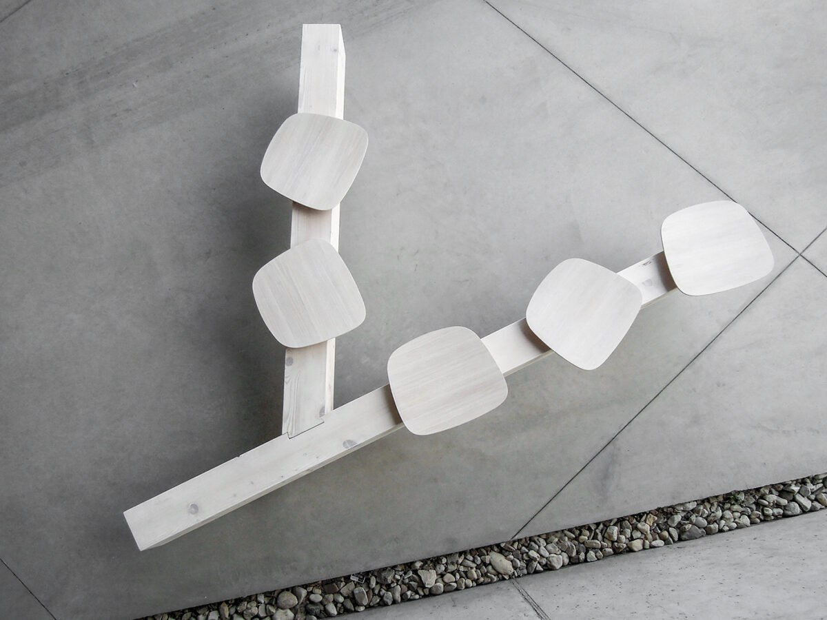 Bedont Bank historisches Fachwerkgebäude mit kunstvollen Holzverzierungen und traditioneller deutscher Architektur.