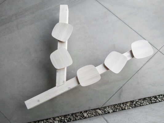 Bedont Bank historisches Fachwerkgebäude mit kunstvollen Holzverzierungen und traditioneller deutscher Architektur.