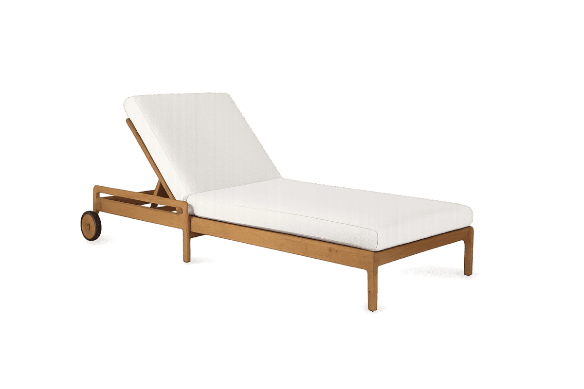 Hochwertige Teakholz-Gartenliege Jack von Ethnicraft für entspannte Stunden im Freien.
