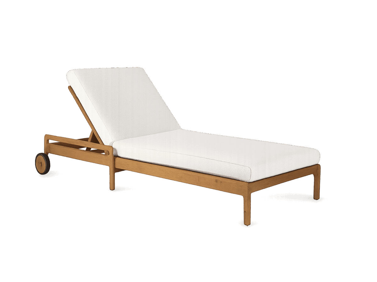 Hochwertige Teakholz-Gartenliege Jack von Ethnicraft für entspannte Stunden im Freien.