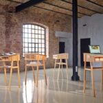 Höhenverstellbarer Sixay Sixtematic 2 Stehpult für ergonomisches Arbeiten im Büro.