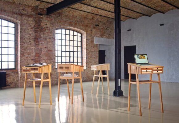 Höhenverstellbarer Sixay Sixtematic 2 Stehpult für ergonomisches Arbeiten im Büro.