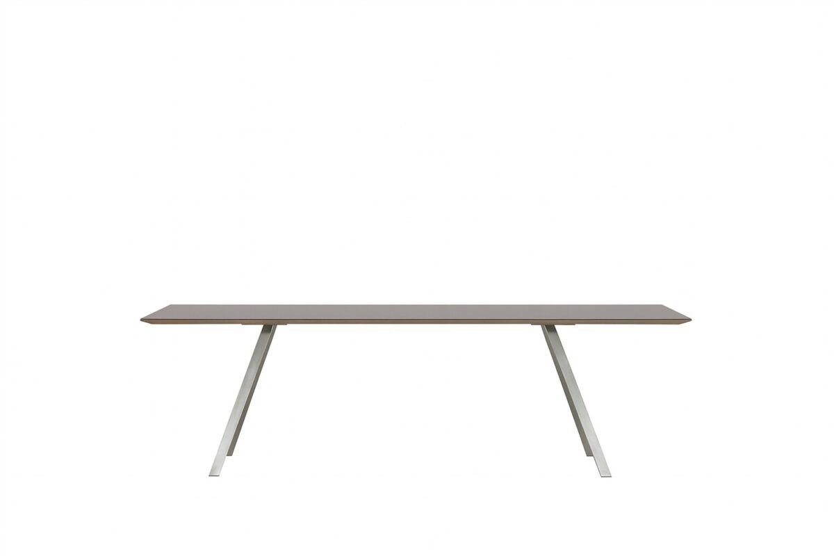 Moderner Hussl Lino T Esstisch aus Holz mit schwarzem Metallgestell für stilvolles Wohnen.