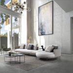 Kuscheliger Sofa-Poncho in modernem Design für gemütliche Abende auf der Couch.