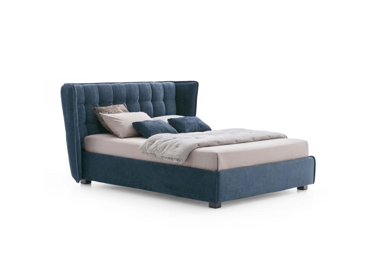 Modernes LeComfort Aspen Bett mit grauem Polsterkopfteil im eleganten Schlafzimmer.