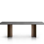 Eleganter Lema Gullwing Esstisch mit modernem Design und charakteristischen Flügelbeinen.