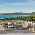 Luxuriöse Ethimo Gartenschaukel für 6 Personen mit bequemen Polstern und elegantem Design.