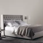 Luxuriöses Turman Bett von Meridiani mit elegantem Design und hochwertiger Verarbeitung.