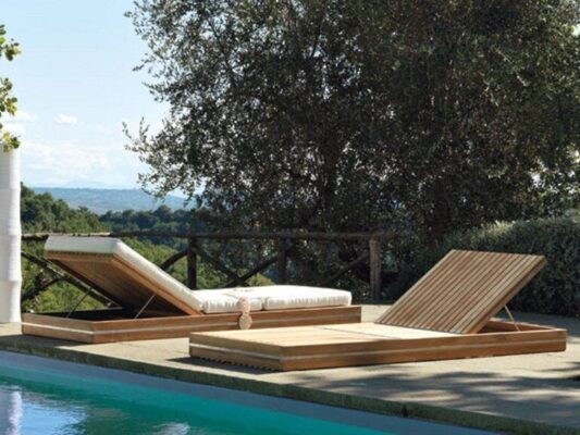 Moderne Essenza Outdoor-Liege von Ethimo für stilvolle Entspannung im Garten.