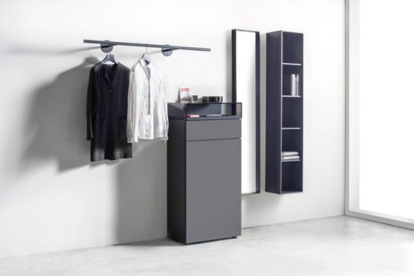 Moderne Garderobe Kaya 4 in Holzoptik mit Spiegel und Ablage von Sudbrock