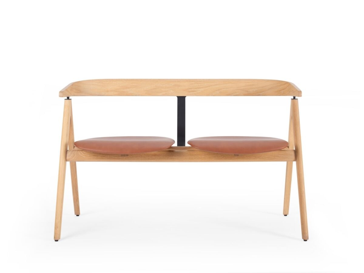 Elegante Gazzda Ava Sitzbank aus Holz im skandinavischen Stil für moderne Wohnräume.