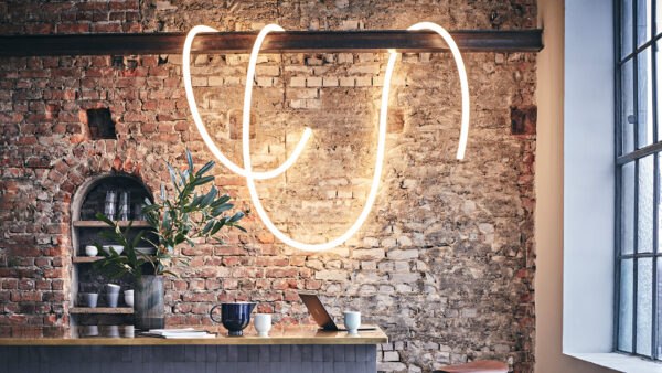 Artemide La Linea 4 LED-Pendelleuchte in modernem, minimalistischem Design für stilvolle Beleuchtung.