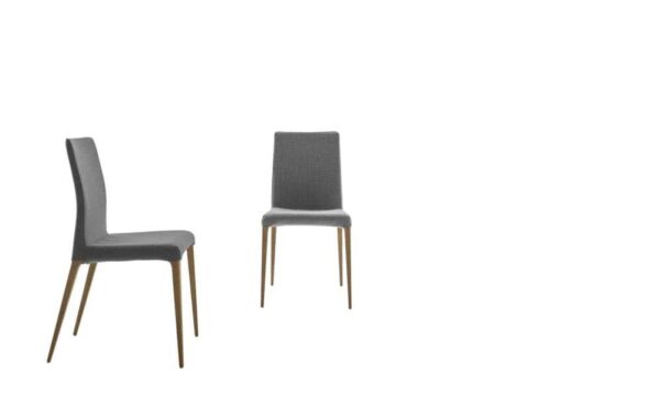 Moderner Aragona Stuhl von Tonin Casa mit elegantem Design für stilvolle Einrichtung.