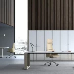 Eleganter Bralco Arche 7 Design-Schreibtisch aus Italien für moderne Büroausstattung.