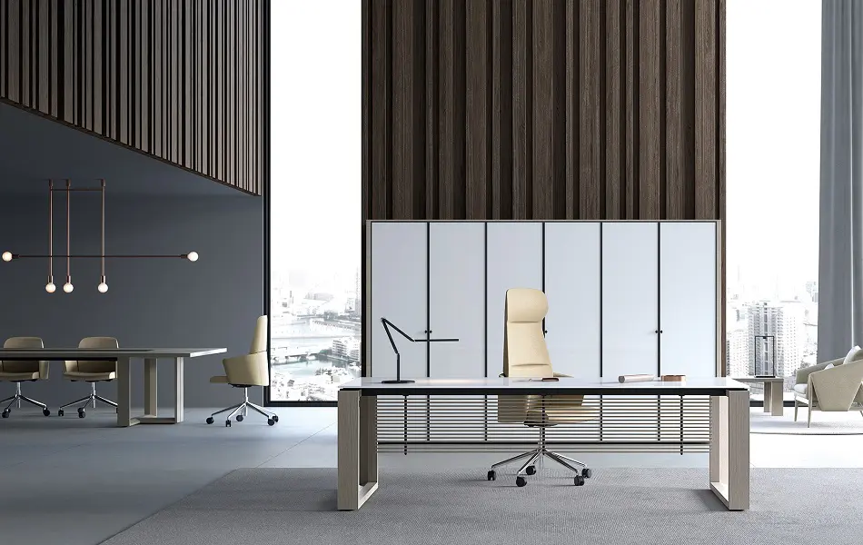 Eleganter Bralco Arche 7 Design-Schreibtisch aus Italien für moderne Büroausstattung.