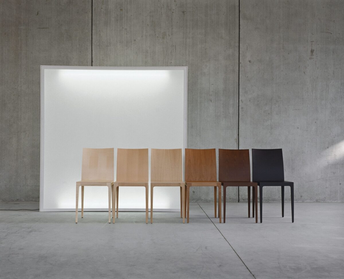 Moderner Crassevig Anna 6 Stuhl mit elegantem Design für Esszimmer und Büro.