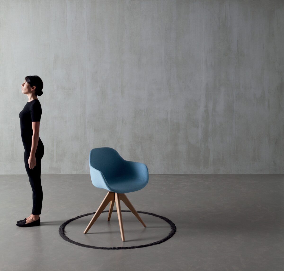 Moderner Crassevig Pola 15 Stuhl mit elegantem Design für stilvolle Einrichtung.