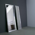 Moderner Designer-Wandspiegel Yume 4 von Horm mit künstlerischem Rahmen.