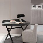 Moderner Edward 6 Schreibtisch von Meridiani in elegantem Design für stilvolle Büroeinrichtung.