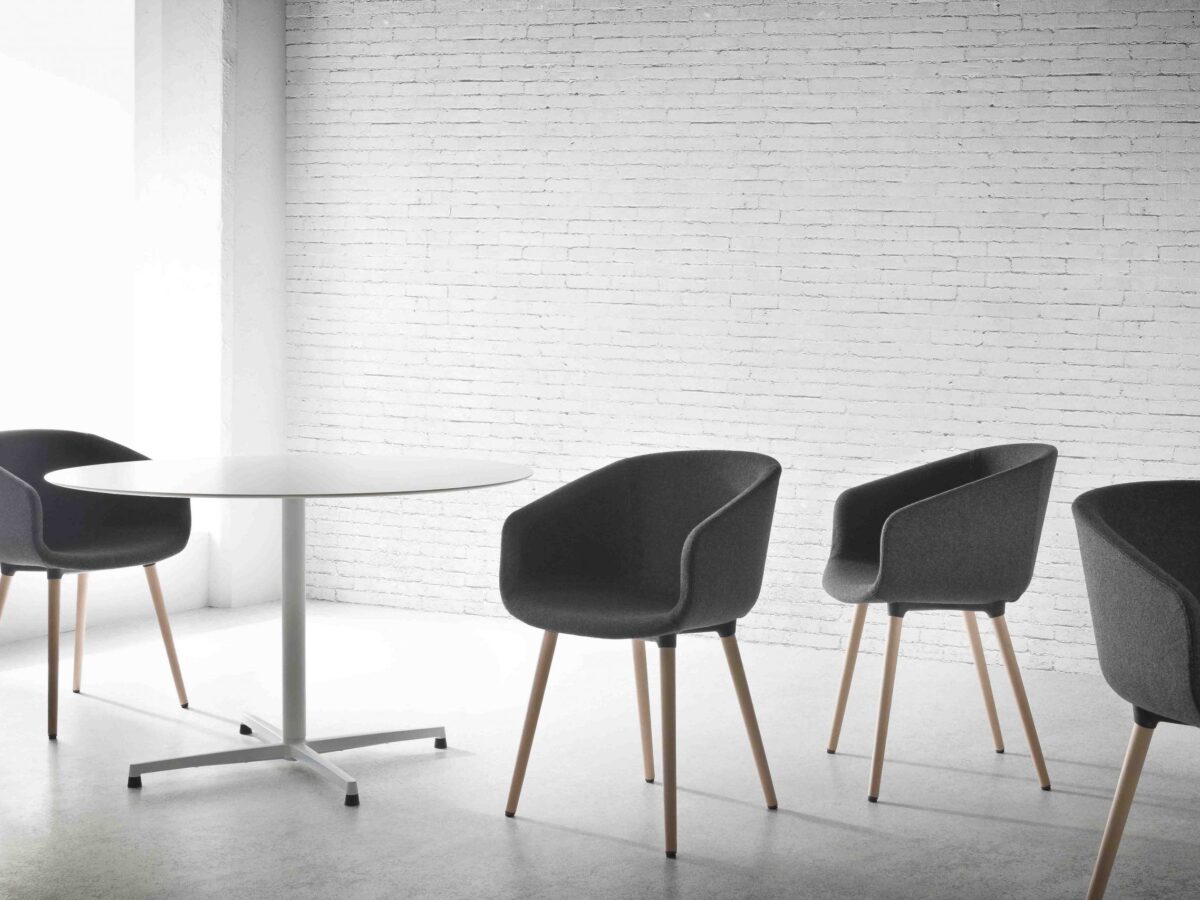 Moderner Gaber Basket Stuhl mit elegantem Design und hochwertiger Verarbeitung für stilvolle Einrichtung.