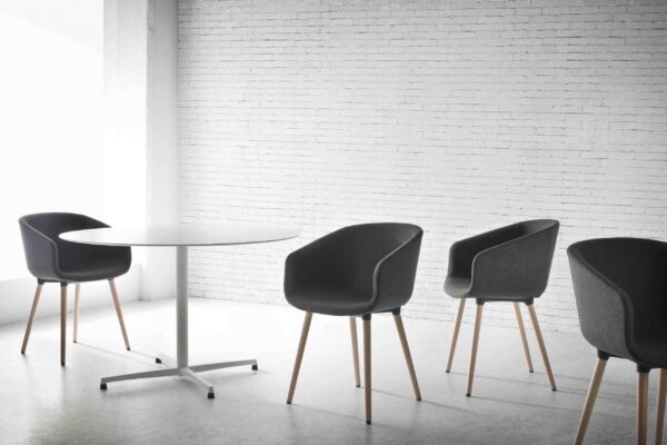 Moderner Gaber Basket Stuhl mit elegantem Design und hochwertiger Verarbeitung für stilvolle Einrichtung.