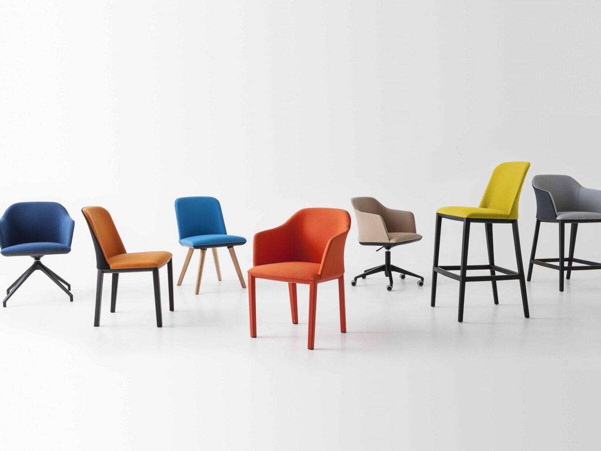 Moderner Gaber Manaa Design-Stuhl mit ergonomischer Sitzfläche und elegantem Gestell.