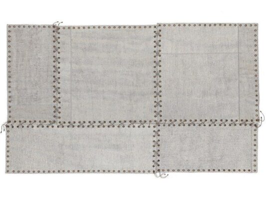 Moderner italienischer Sitap Stringhe Teppich mit elegantem Streifendesign für stilvolle Wohnräume.