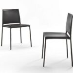 Moderner Kau Design-Stuhl aus Massivholz von Riva 1920 für stilvolle Einrichtung.