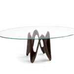 Moderner Lambda Tisch von Sovet Italia mit elegantem Design für stilvolle Wohnräume.