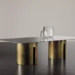 Moderner Meridiani Gong Tisch mit elegantem Design für luxuriöse Wohnräume