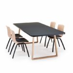 Moderner Nano Esstisch aus Massivholz von Naver Collection in zeitlosem Design.