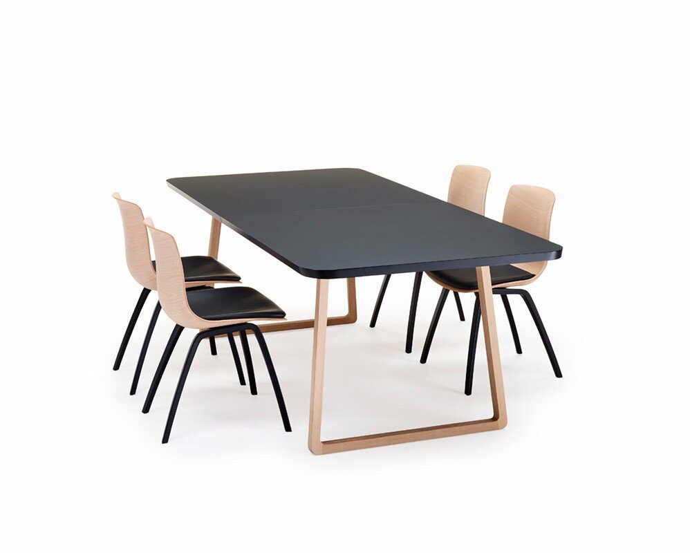 Moderner Nano Esstisch aus Massivholz von Naver Collection in zeitlosem Design.