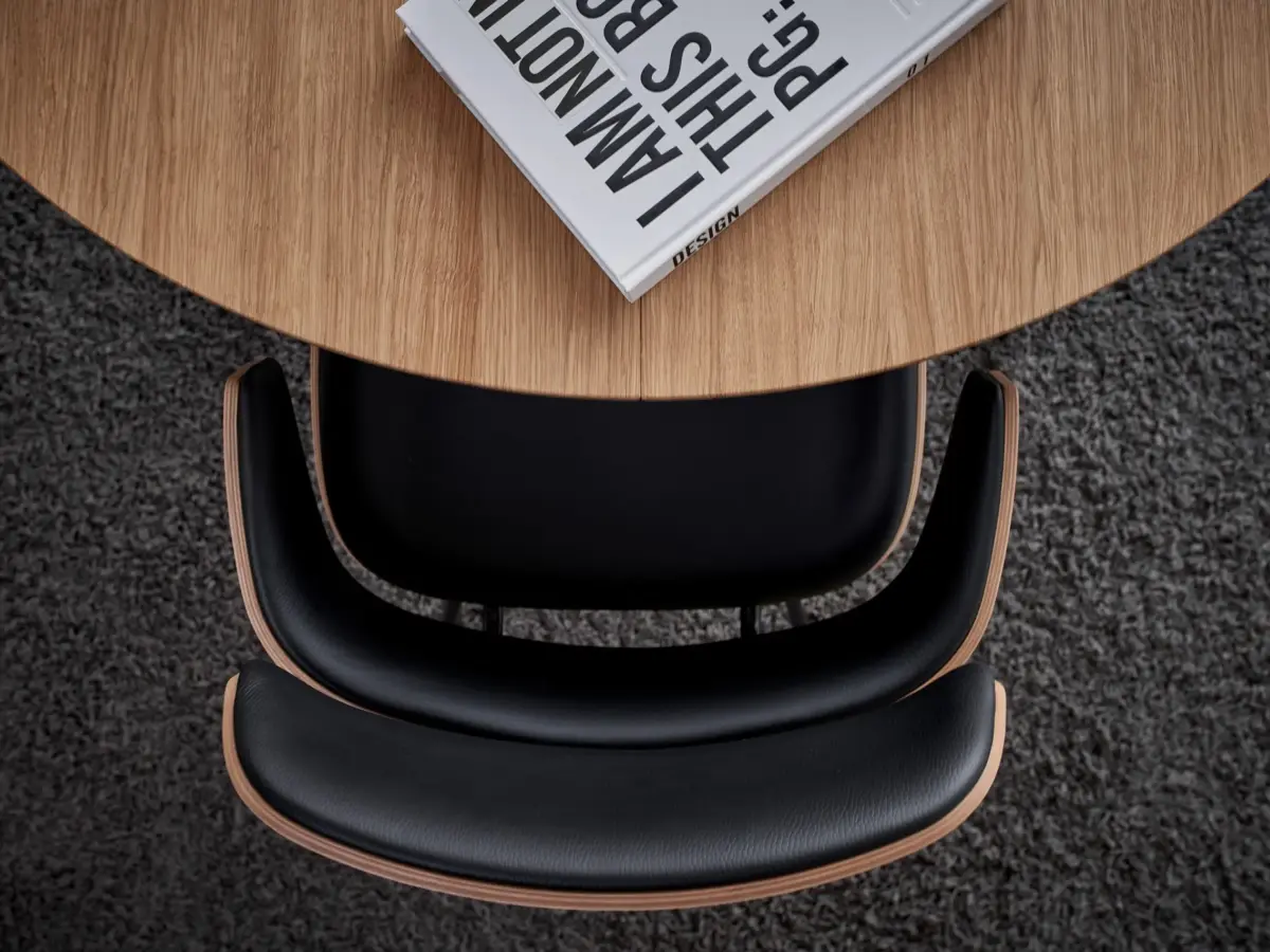 Moderner Naver Midas 4 Stuhl mit elegantem Design und hochwertiger Verarbeitung.