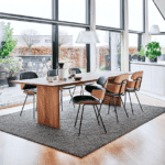 Naver Straight GM 3500 Bürotisch mit elegantem, geradlinigem Design für moderne Büros.