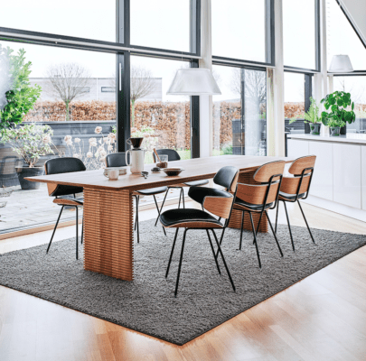 Naver Straight GM 3500 Bürotisch mit elegantem, geradlinigem Design für moderne Büros.