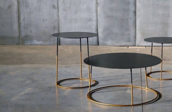 Moderner Nimbus Couchtisch mit elegantem Design von Heerenhuis für stilvolle Wohnzimmer.