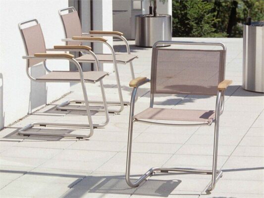 Moderner Outdoor-Stuhl Swing 6 von Fischer Möbel für Terrasse und Garten.