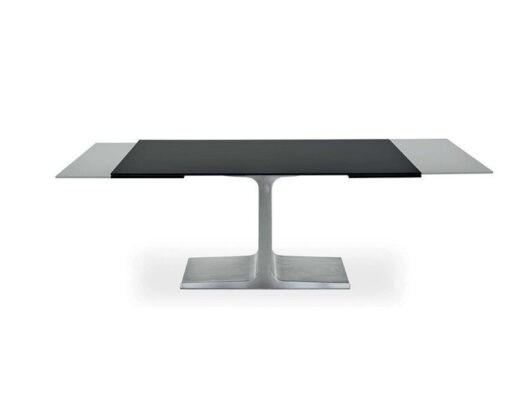 Moderner Palace Esstisch von Sovet Italia mit elegantem Design für stilvolle Esszimmer.