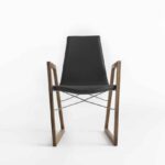 Moderner Ray Stuhl von Horm - Elegantes Designmöbel in zeitlosem Stil.