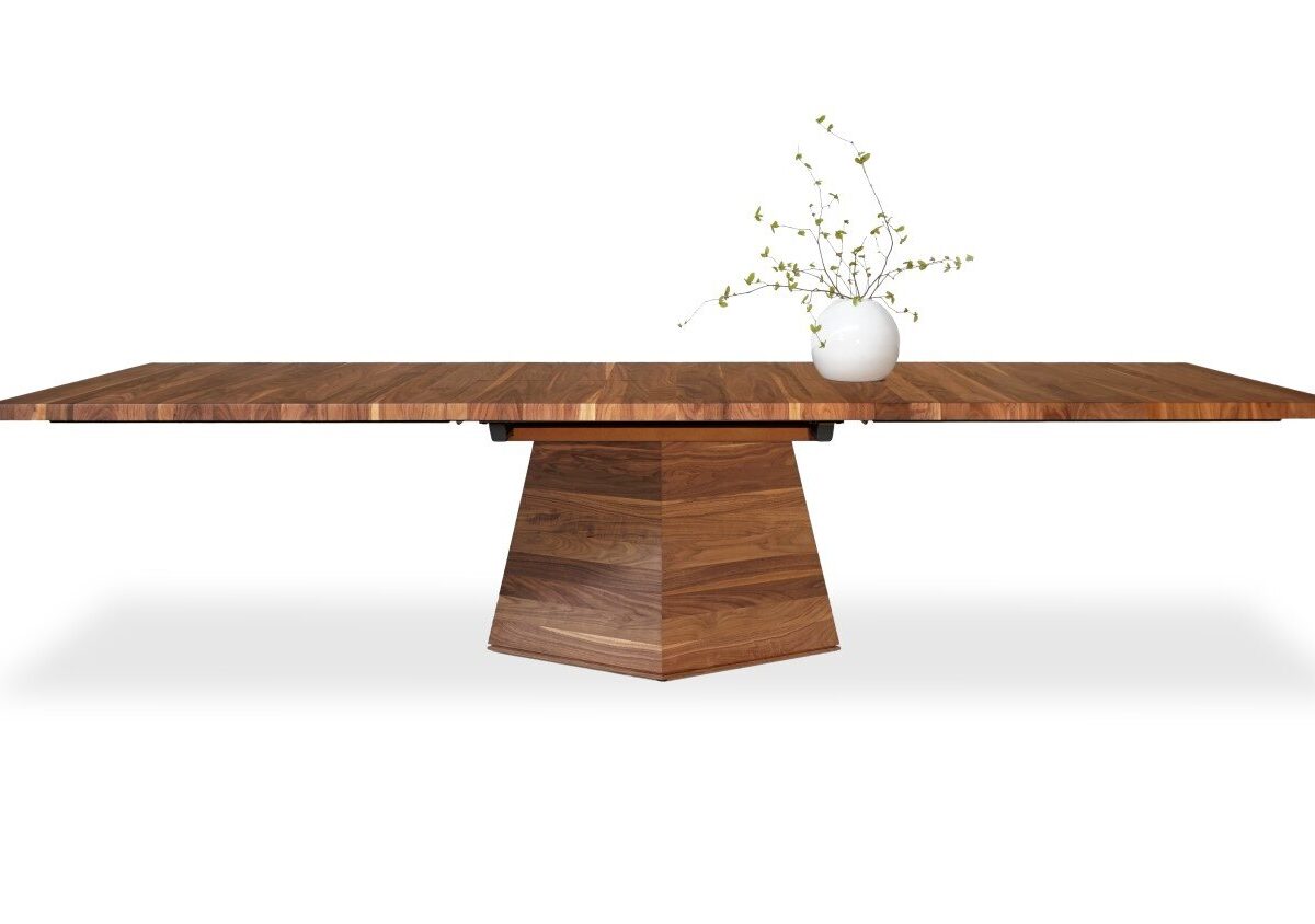 Eleganter Rodam Carreau Esstisch mit modernem Design für stilvolle Esszimmer.