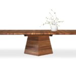 Eleganter Rodam Carreau Esstisch mit modernem Design für stilvolle Esszimmer.