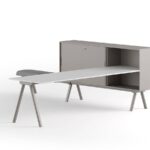 Moderner Schreibtisch mit ergonomischem Design für produktives Arbeiten im Büro oder Home-Office.